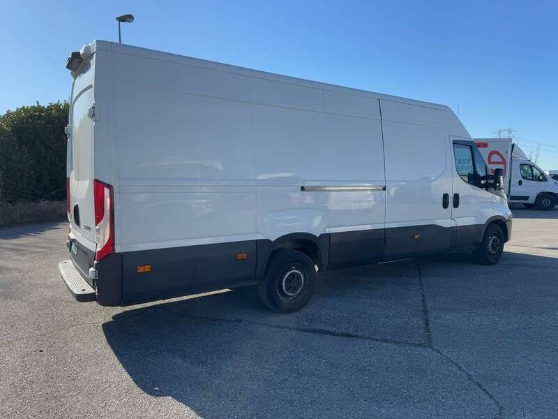 Usata Iveco Daily 136 CV (100 kW) 2018 Bianco Furgone