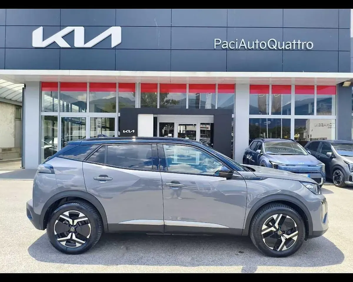 Usata Peugeot e-2008 GT 61 kW (84 CV) 2023 Grigio SUV