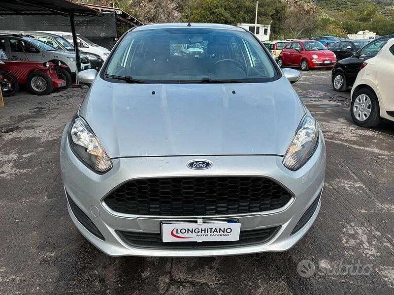 Usata Ford Fiesta 75 CV (55 kW) 2014 Grigio Utilitaria