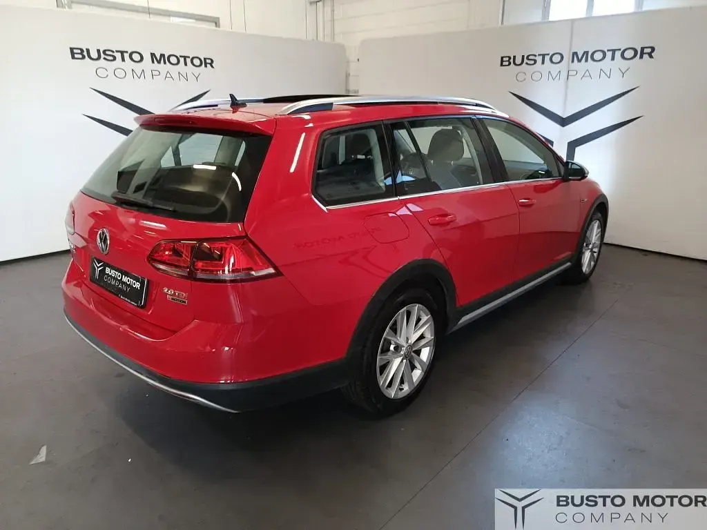 Usata VW Golf Alltrack Executive 184 CV (135 kW) 2016 Rosso / metallizzato Station wagon