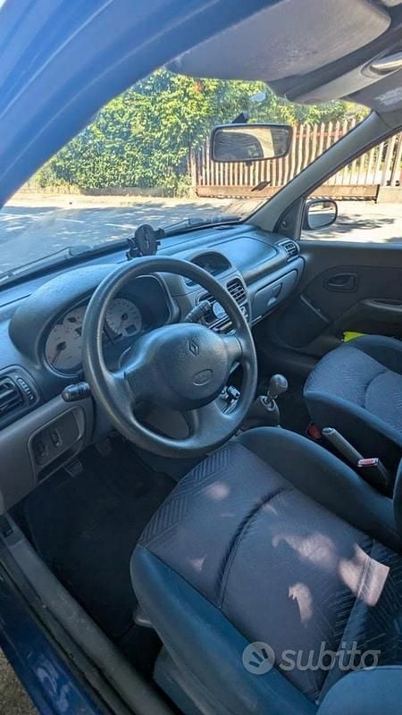 Usata Renault Clio II 2001 Blu