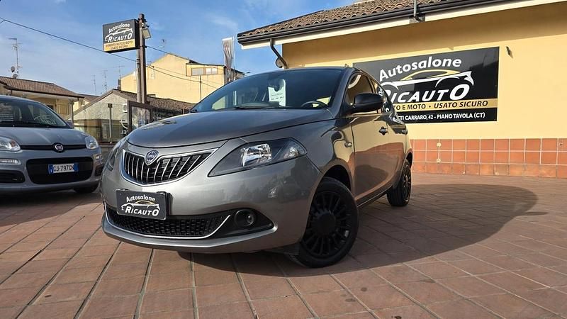 Grigio Usata 2022 Lancia Ypsilon Silver Due volumi | 9490 € (Ottimo prezzo) - Immagine 1/4