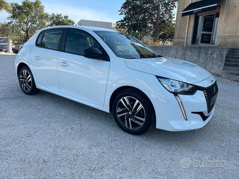 Usata Peugeot 208 Active 101 CV (74 kW) 2023 Bianco Utilitaria