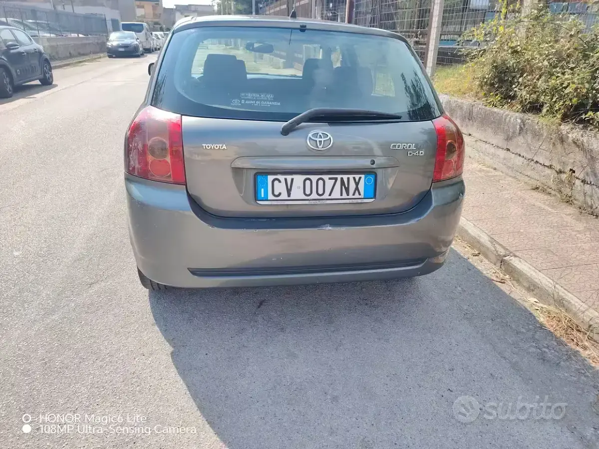 Usata Toyota Corolla Sol 116 CV (85 kW) 2005 Grigio Berlina