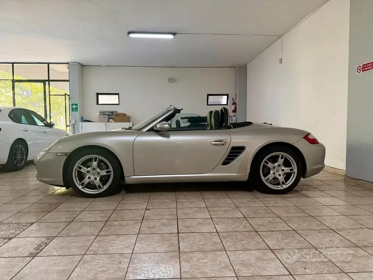 Usata Porsche Boxster 239 CV (175 kW) 2005 Grigio Cabrio