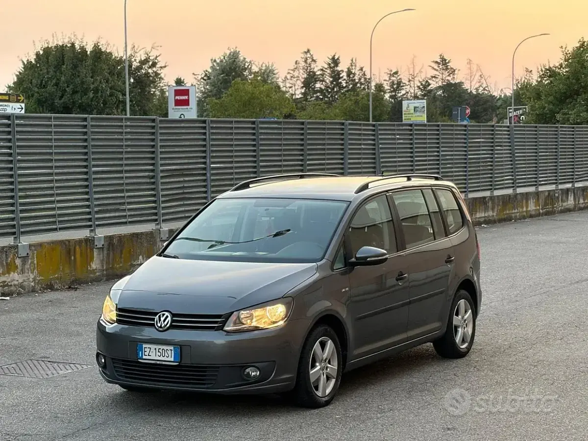 Usata VW Touran 105 CV (77 kW) 2013 Grigio Monovolume