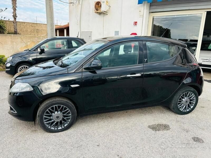 Usata Lancia Ypsilon Gold 69 CV (50 kW) 2013 Nero Utilitaria