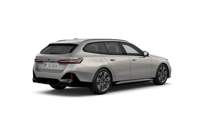 Nuova BMW 520 197 CV (144 kW) 2026 Gray Station wagon