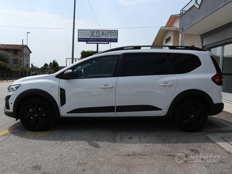 Usata Dacia Jogger Extreme 140 CV (102 kW) 2023 Bianco Monovolume
