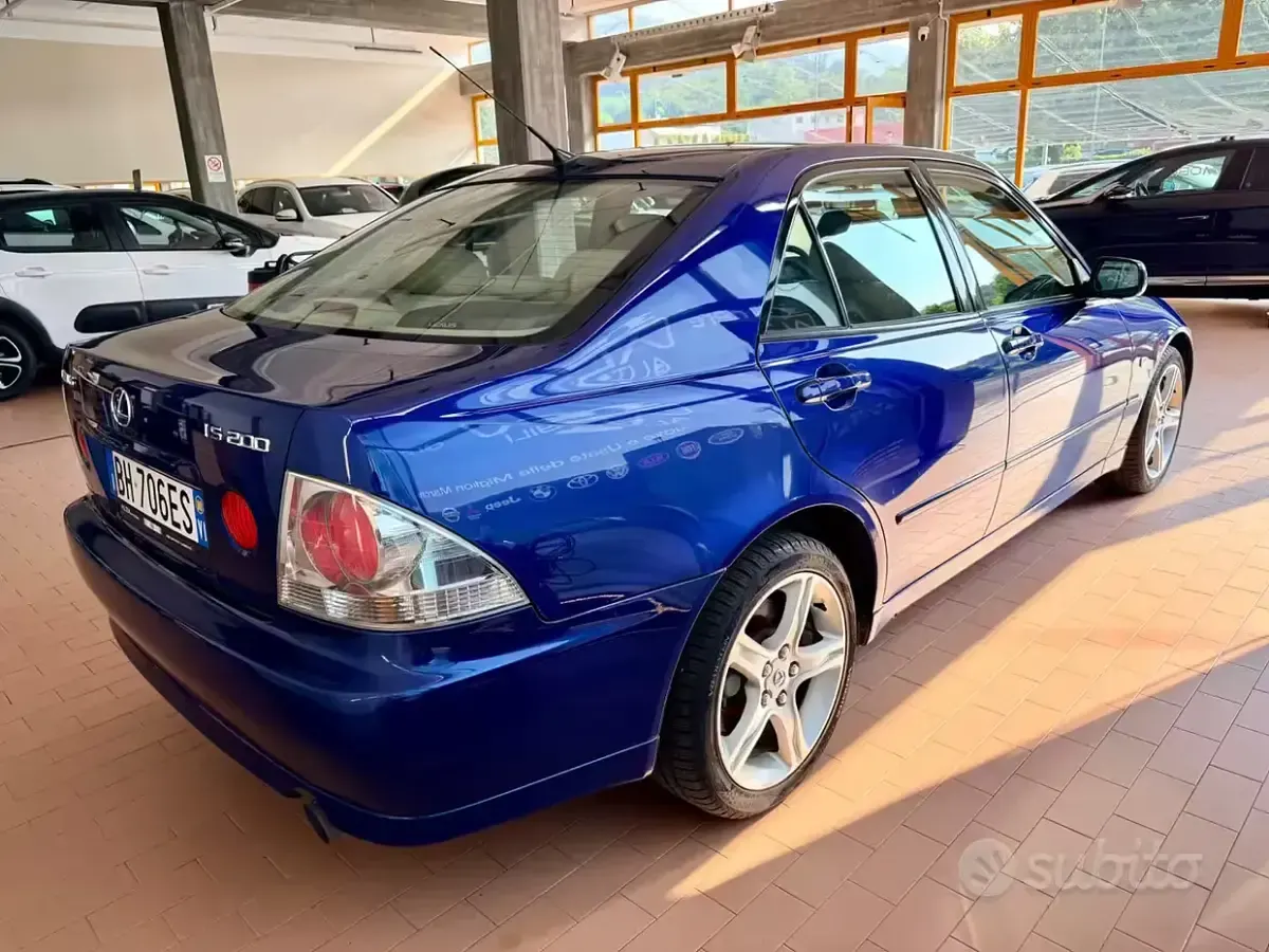 Usata Lexus IS200 155 CV (114 kW) 2000 Blu Berlina