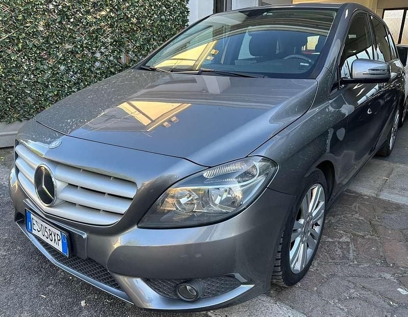 Usata Mercedes B180 Premium 109 CV (80 kW) 2013 Grigio Monovolume