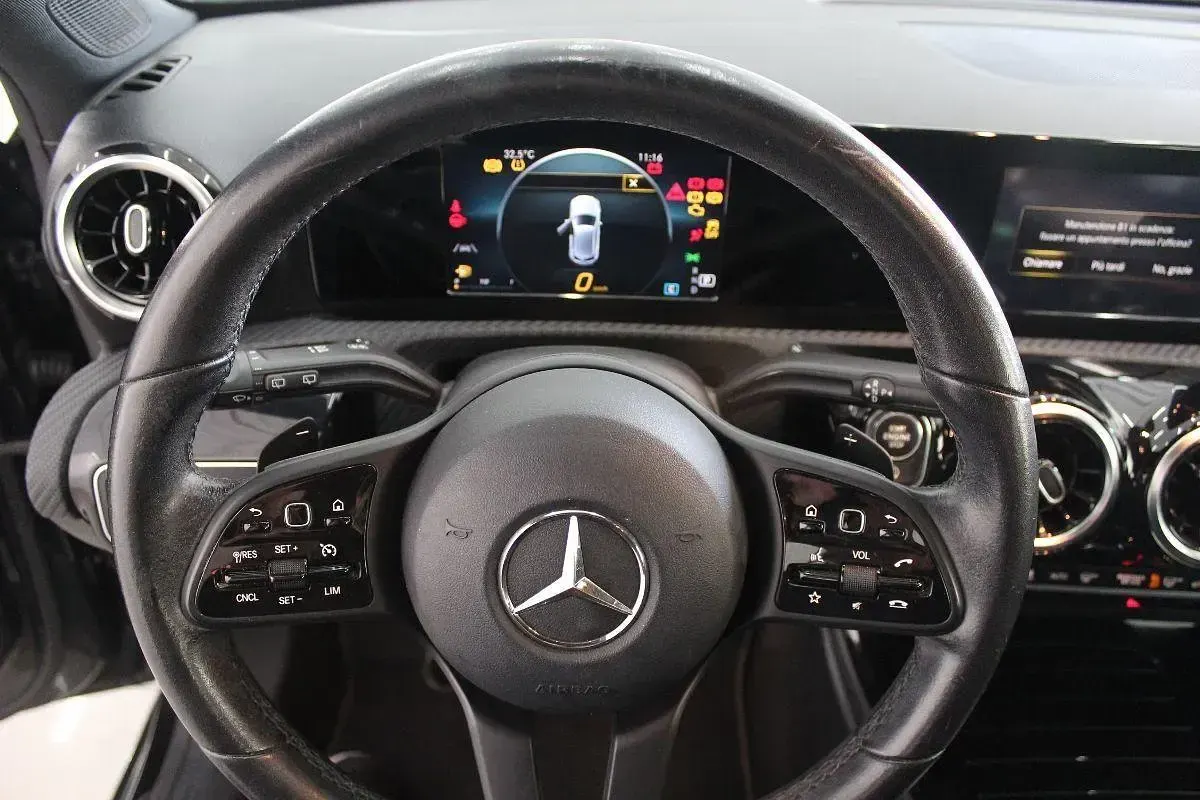 Usata Mercedes A180 Business 115 CV (84 kW) 2019 Nero