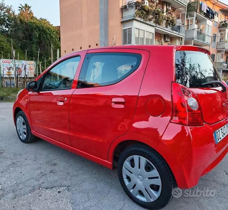 Usata Nissan Pixo 68 CV (50 kW) 2010 Rosso Utilitaria