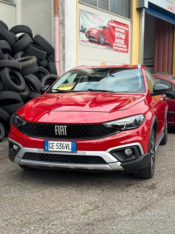 Rosso Usata 2023 Fiat Tipo Cross Tre volumi | 16.000 € (Buon prezzo) - Immagine 1/4