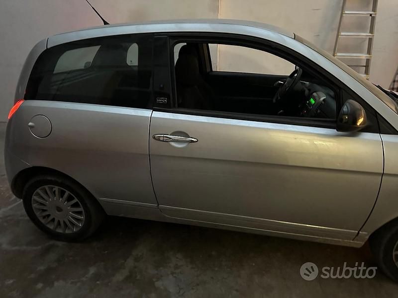 Usata Lancia Ypsilon 60 CV (44 kW) 2007 Grigio Utilitaria