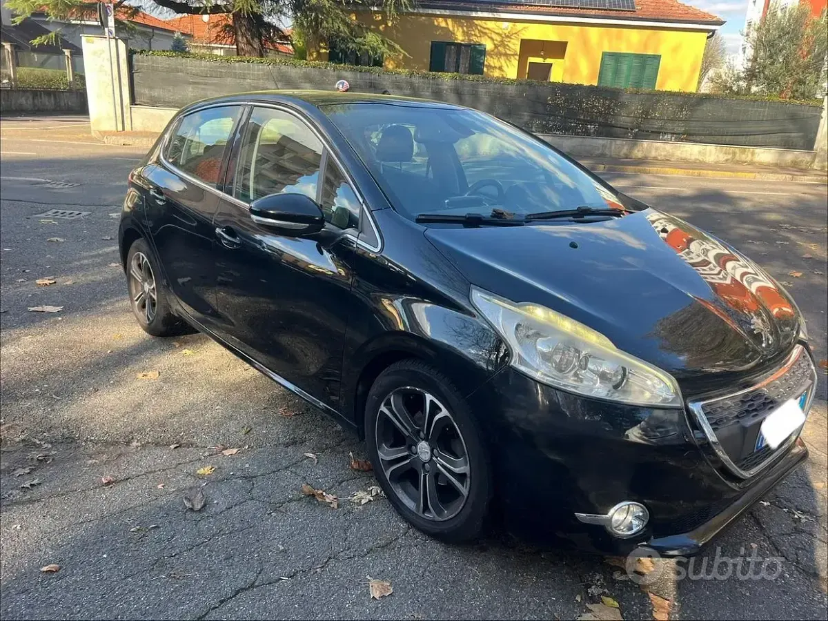Usata Peugeot 208 Active 95 CV (69 kW) 2012 Nero Utilitaria