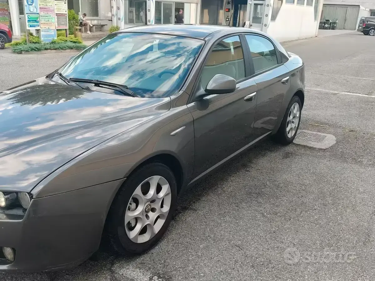 Usata Alfa Romeo 159 Distinctive 150 CV (110 kW) 2008 Grigio Berlina