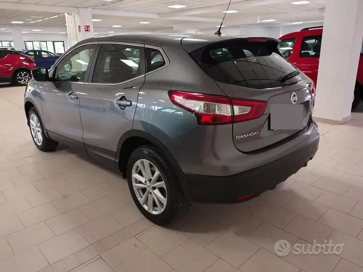 Usata Nissan Qashqai 110 CV (80 kW) 2016 Grigio SUV
