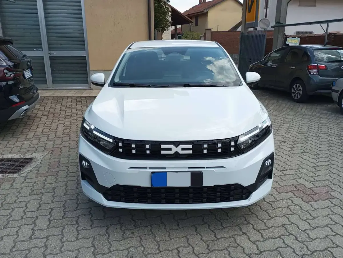 Usata Dacia Sandero Expression 120 CV (88 kW) 2024 Rosso Utilitaria