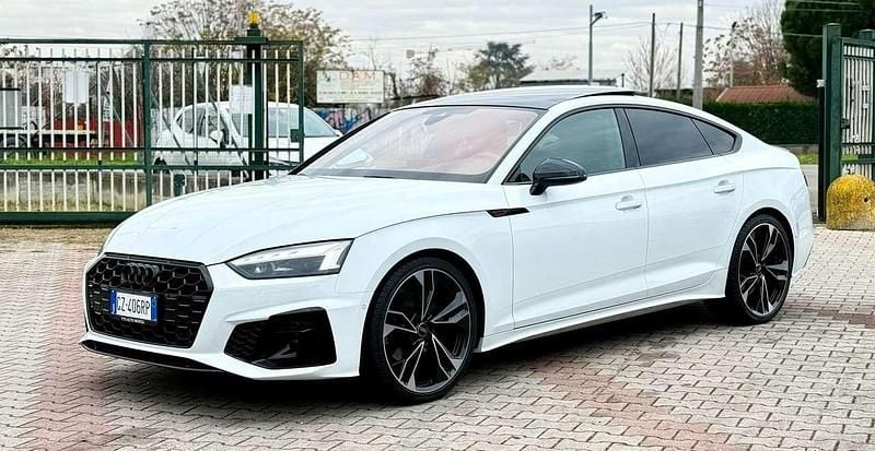 White celer brilant Usata 2023 Audi A5 Sportback S-Line Due volumi | 44.500 € (Molto cara) - Immagine 1/4