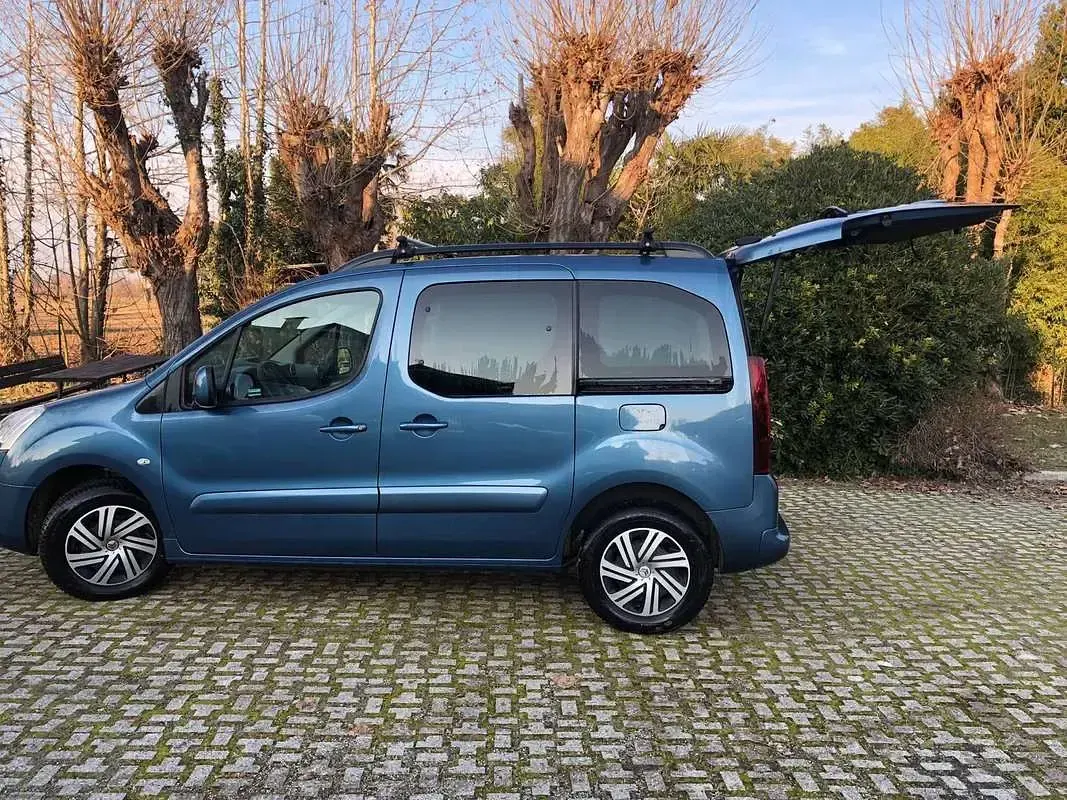 Usata Citroën Berlingo Feel 99 CV (72 kW) 2016 Blu/azzurro Monovolume