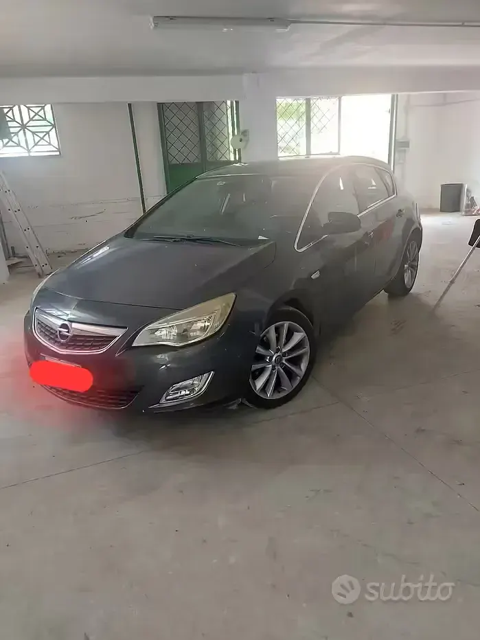 Usata Opel Astra 60 CV (44 kW) 2011 Grigio Berlina