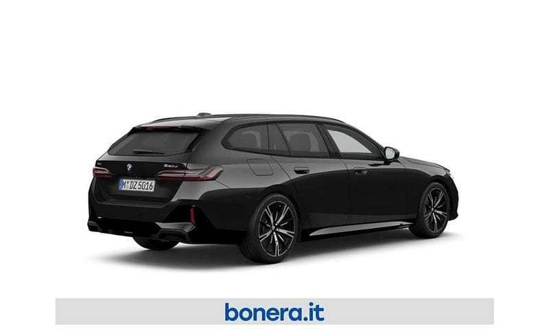 Nuova BMW 520 M Sport 197 CV (144 kW) 2026 Black sapphire metallizzato Station wagon