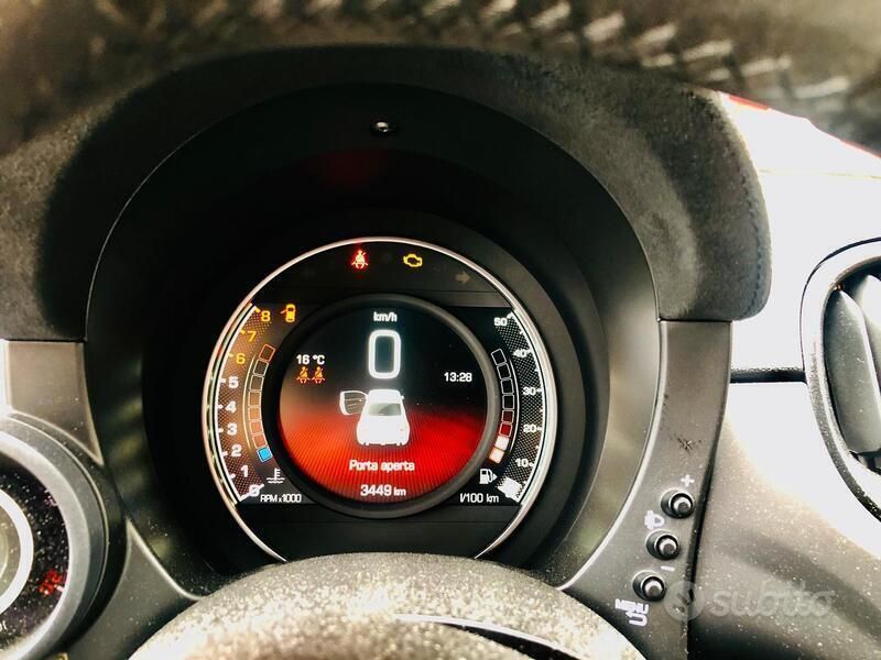 Usata Abarth 695 180 CV (132 kW) 2024 Nero Utilitaria