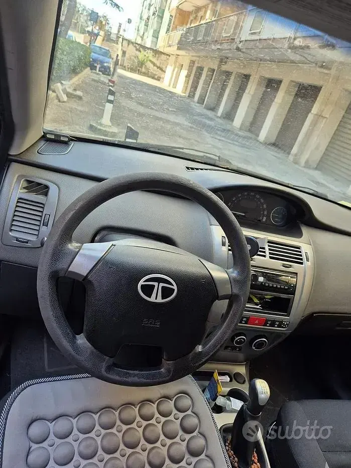 Usata Tata Indica 75 CV (55 kW) 2010 Grigio Berlina