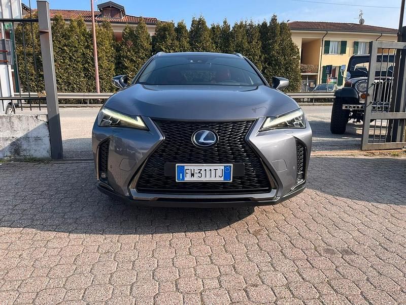 Usata Lexus UX 250h Sport Line 183 CV (134 kW) 2019 Grigio SUV