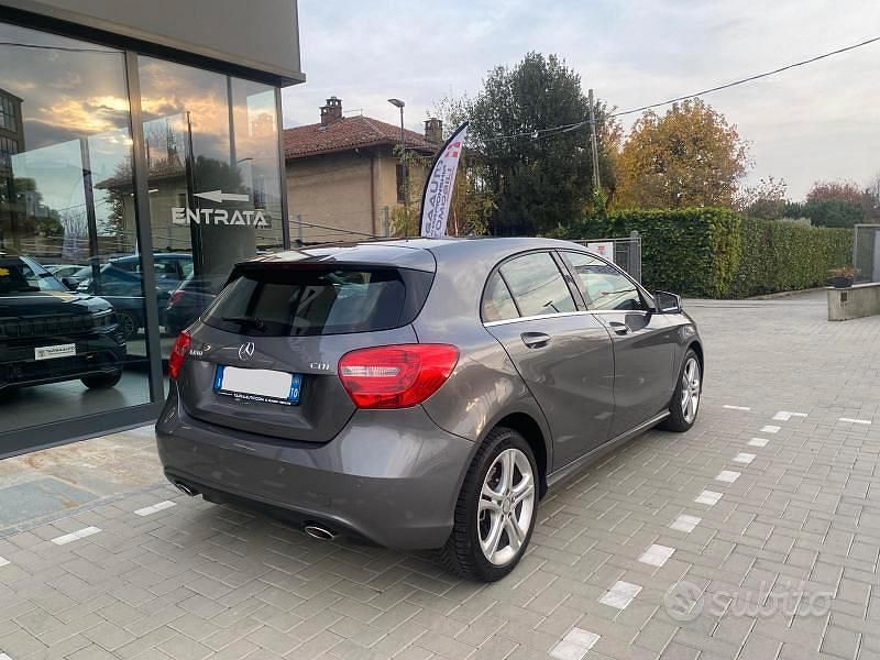 Usata Mercedes A180 109 CV (80 kW) 2014 Grigio Berlina