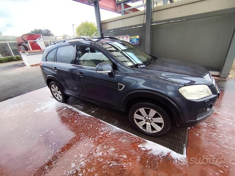 Usata Chevrolet Captiva 2008 Blu SUV