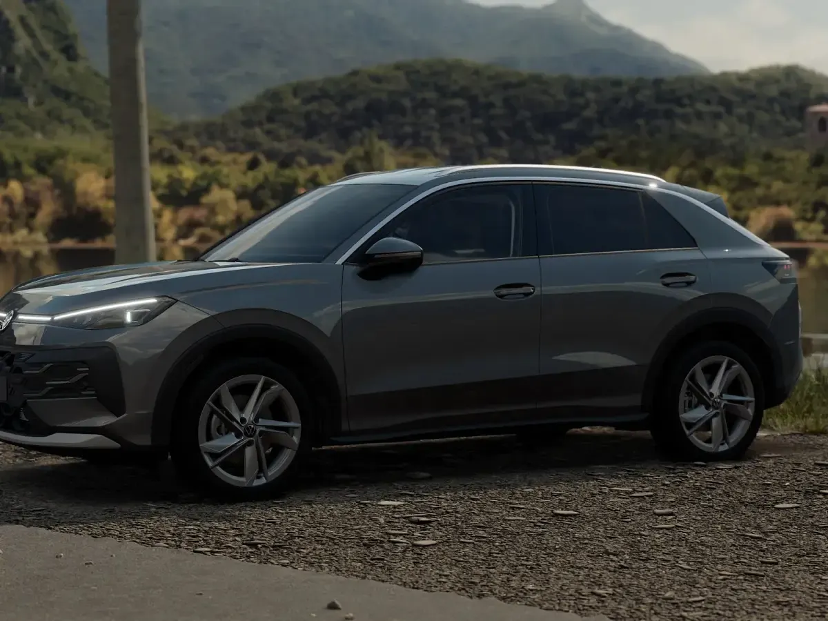 Nuova VW T-Roc Style 115 CV (84 kW) 2026 Wolf grey metallizzato SUV
