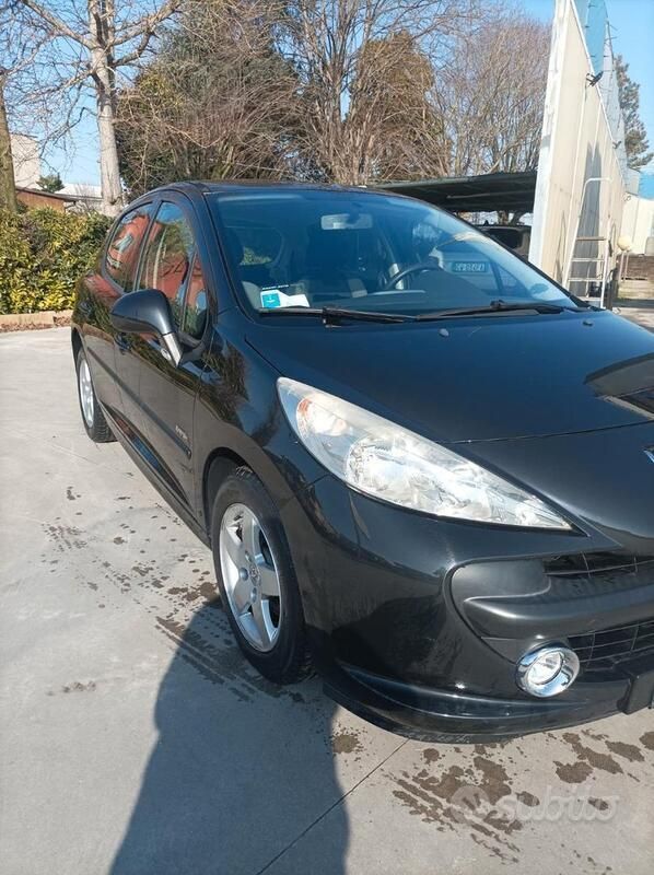Nero Usata 2008 Peugeot 207 Sport Tre volumi | 3200 € (Buon prezzo) - Immagine 1/4
