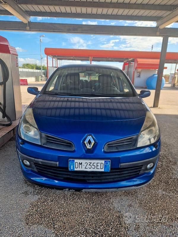 Usata Renault Clio III 105 CV (77 kW) 2008 Blu Berlina
