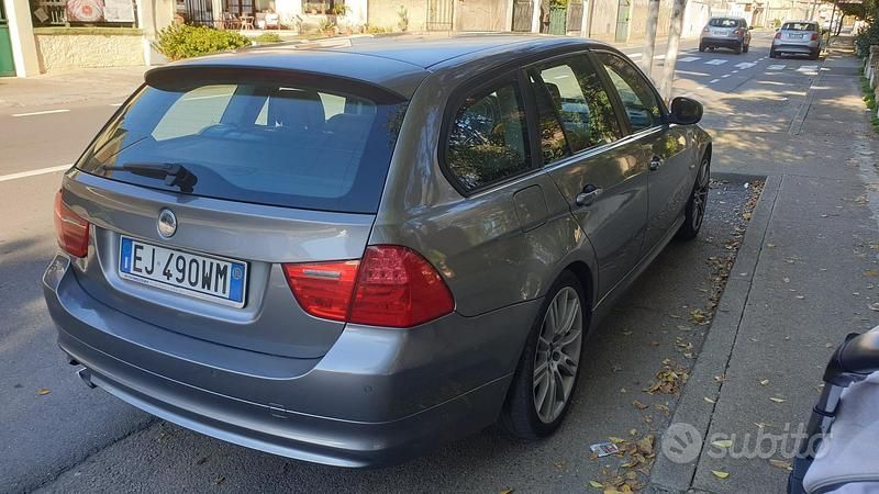 Usata BMW 318 143 CV (105 kW) 2012 Grigio Station wagon