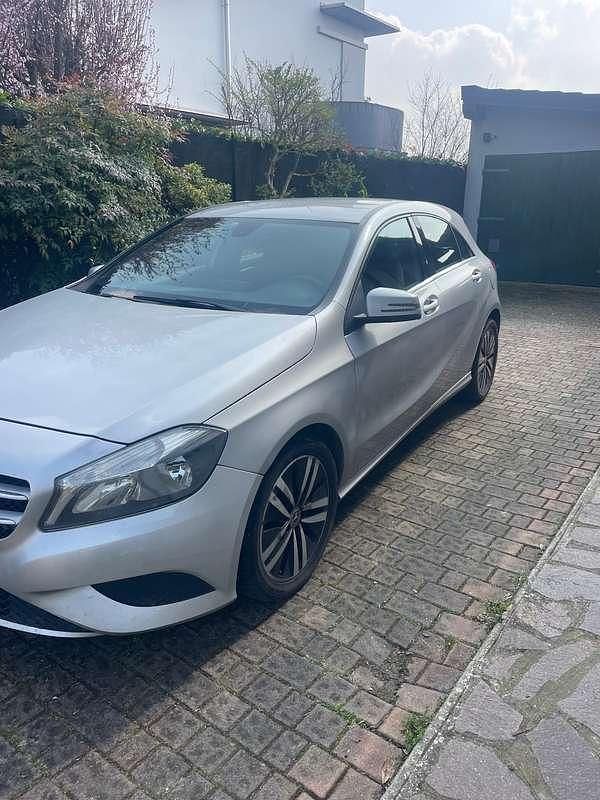 Usata Mercedes A180 109 CV (80 kW) 2014 Argento Berlina