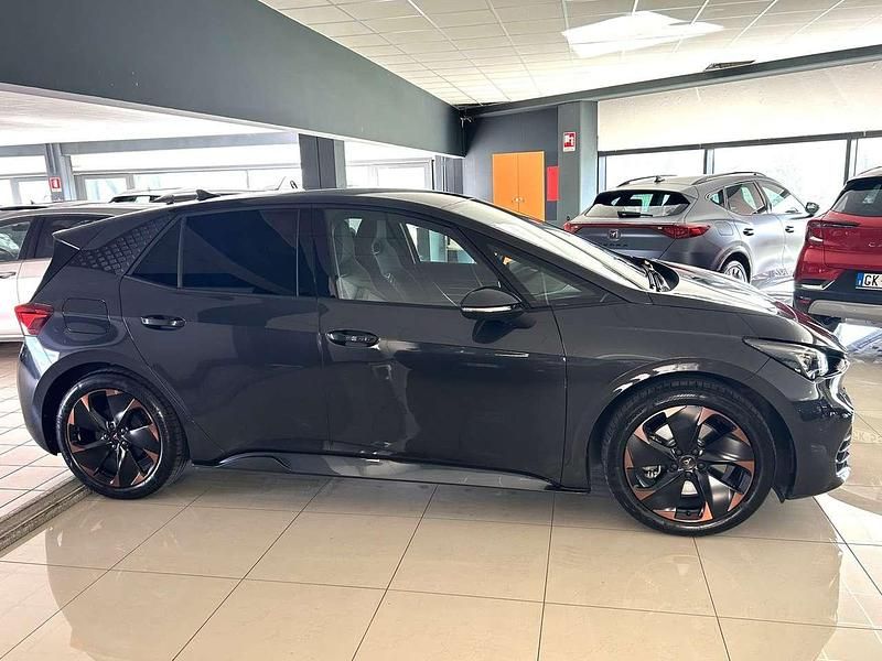 Usata Cupra Born 169 kW (231 CV) 2024 Grigio quasar Utilitaria