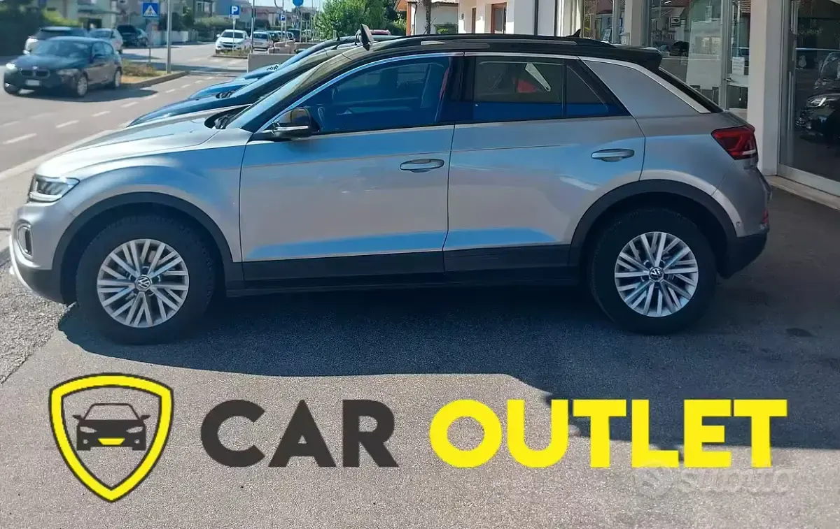 Usata VW T-Roc R-line 110 CV (80 kW) 2023 Grigio SUV