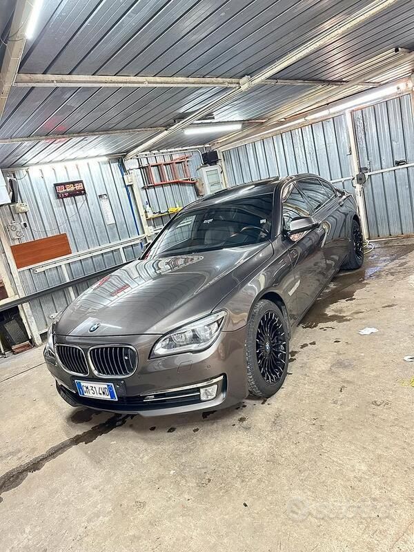 Usata 2014 BMW 750L Comfort Edition Tre volumi | 24.500 € - Immagine 1/4