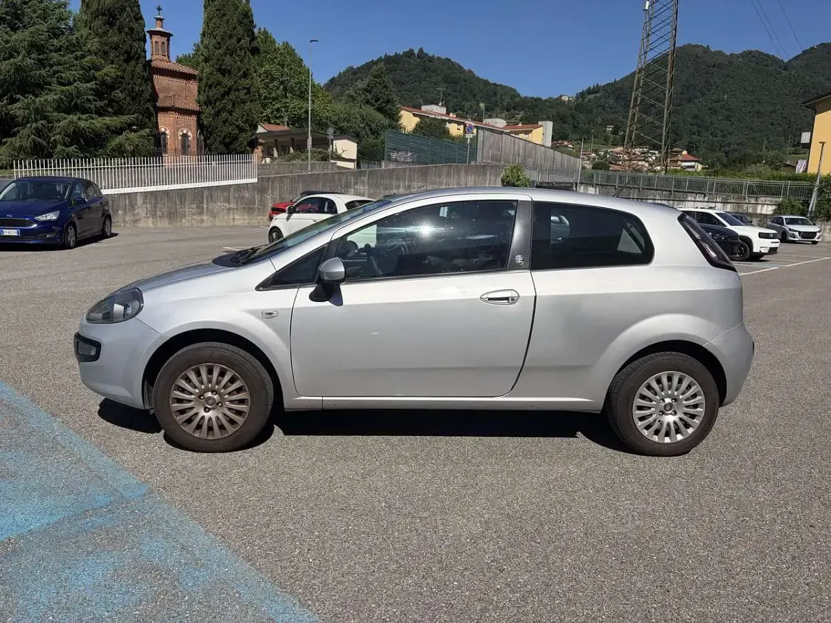 Usata Fiat Punto Evo 77 CV (56 kW) 2011 Grigio maestro Utilitaria