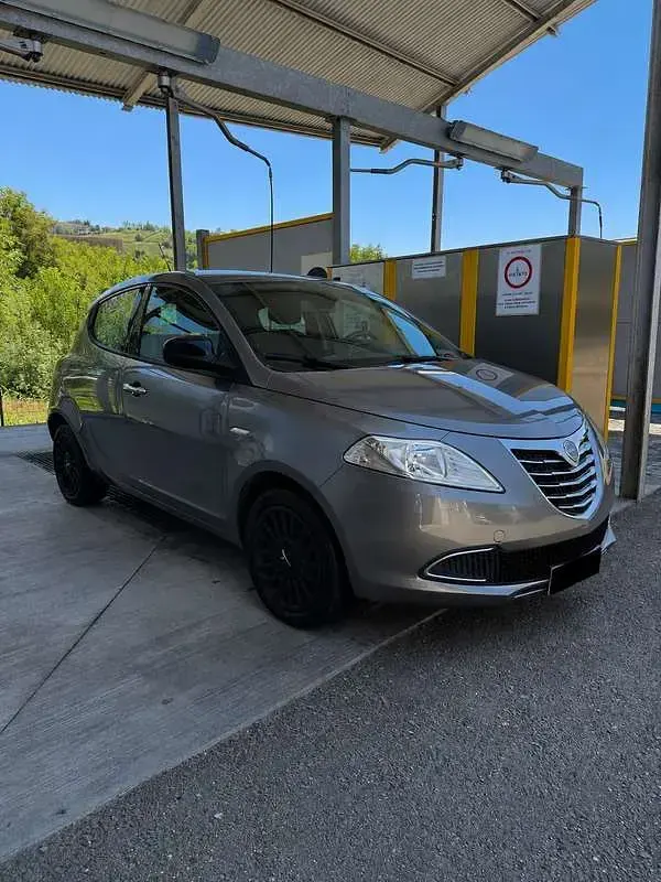 Usata Lancia Ypsilon Gold 95 CV (69 kW) 2012 Utilitaria