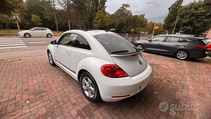 Usata VW Beetle Cabriolet Design 110 CV (80 kW) 2015 Bianco Cabrio