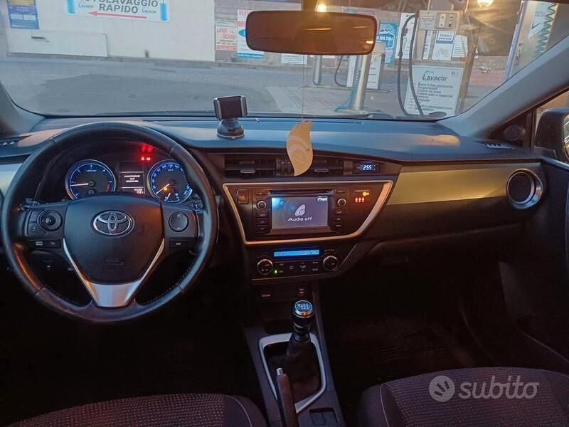 Usata Toyota Auris 97 CV (71 kW) 2013 Grigio Station wagon