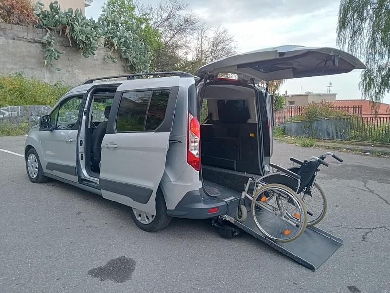 Usata Ford Tourneo Connect 116 CV (85 kW) 2016 Grigio Monovolume