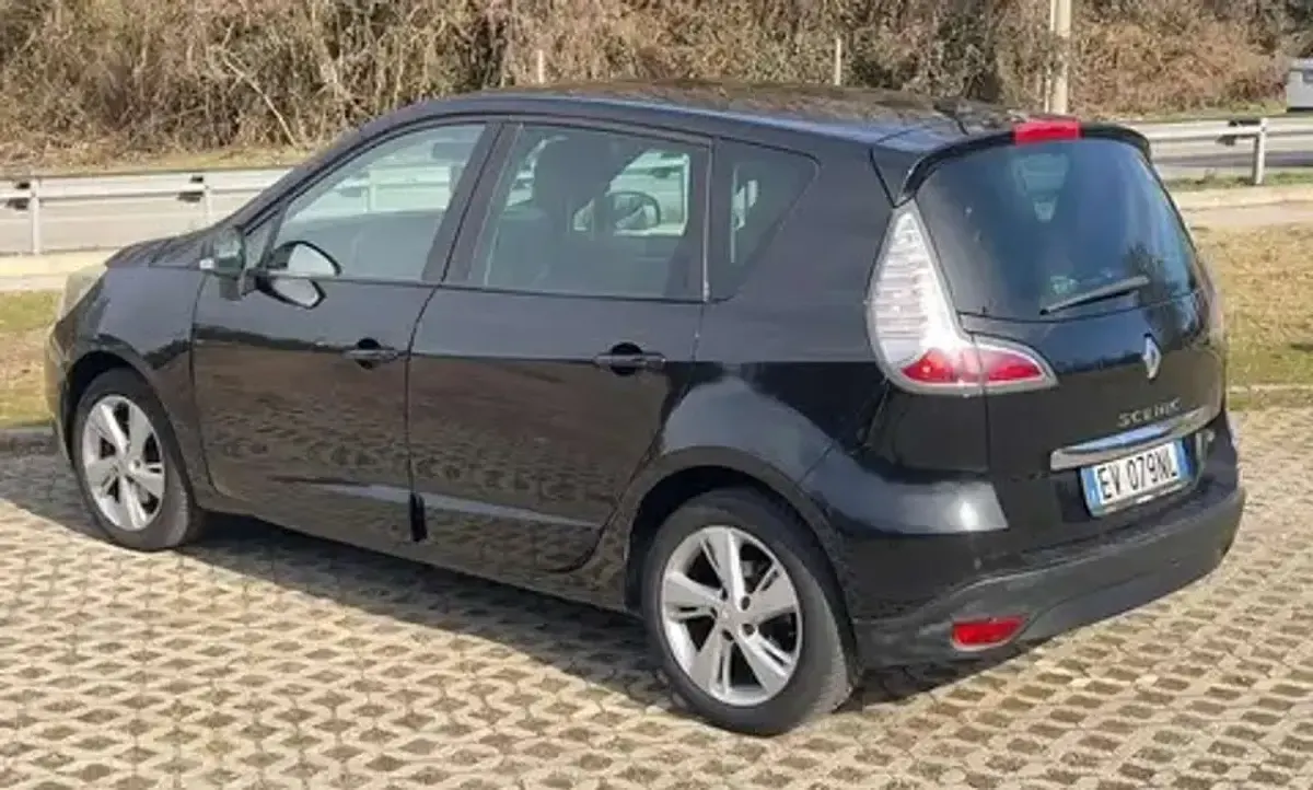 Usata Renault Scénic 110 CV (80 kW) 2014 Nero Monovolume