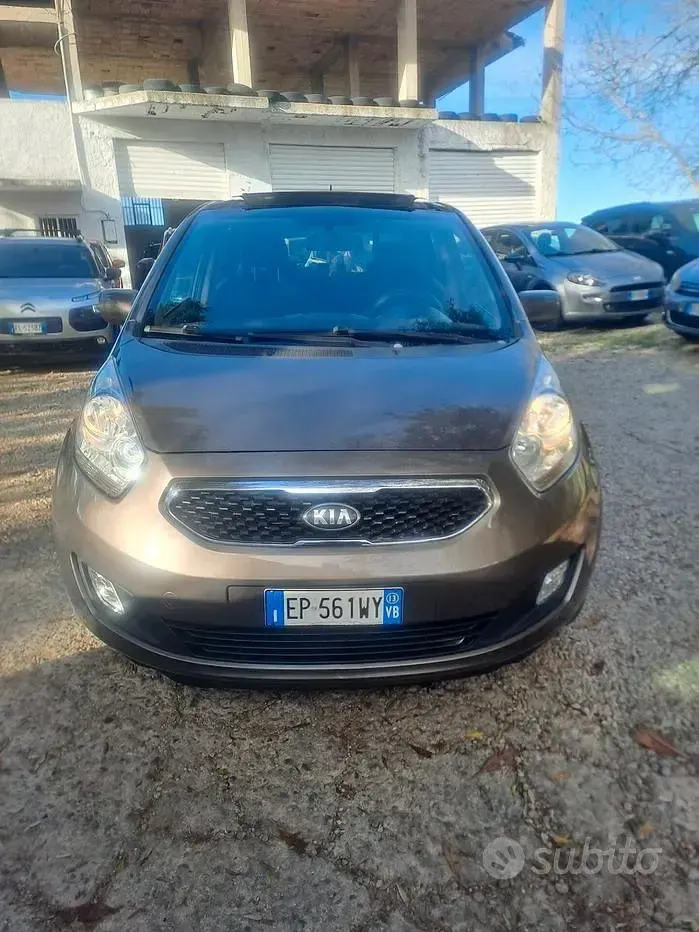 Usata Kia Venga 90 CV (66 kW) 2013 Grigio Utilitaria