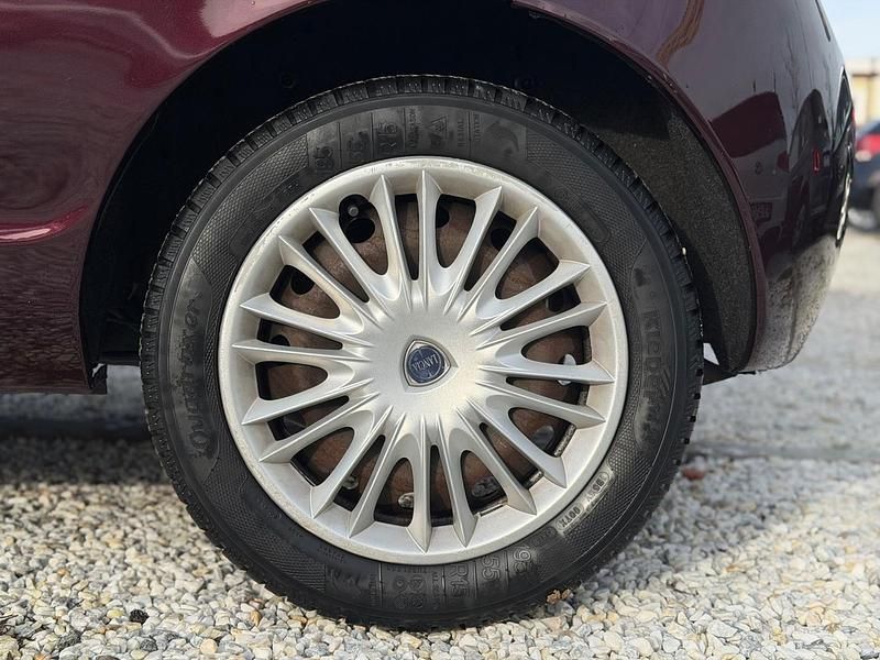 Usata Lancia Ypsilon 75 CV (55 kW) 2007 Viola Utilitaria