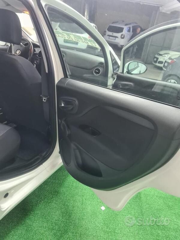 Usata Fiat Punto Lounge 77 CV (56 kW) 2016 Bianco Utilitaria