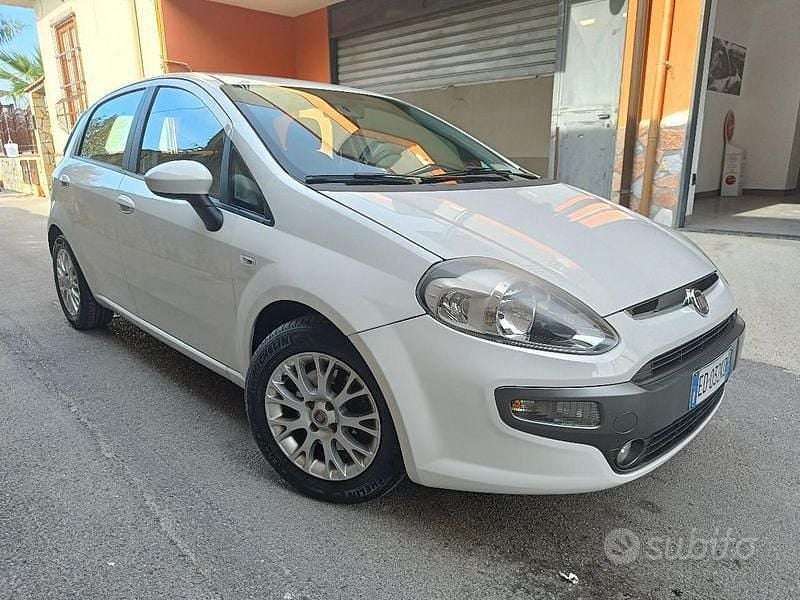 Usata Fiat Punto Emotion 136 CV (100 kW) 2010 Bianco Utilitaria